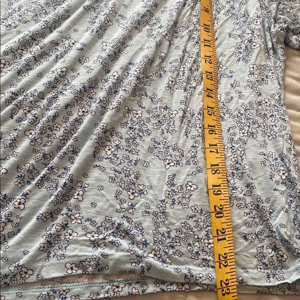 Bundle Gray and Blue Floral Women Tops Size L - Picture 7 of 7
